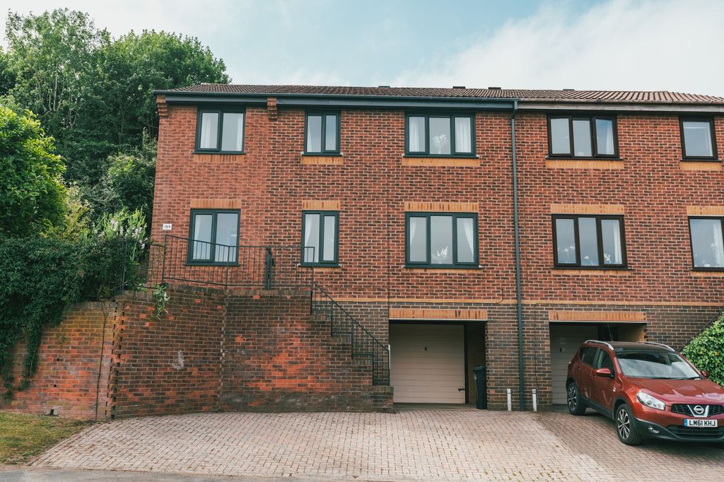 Property photo 1 of 37
