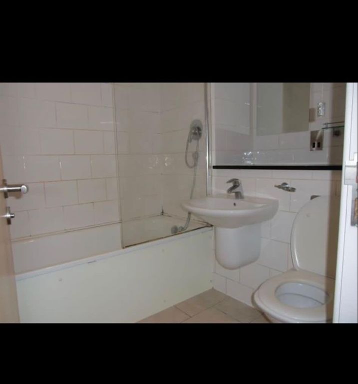 Property photo 2 of 8 Bathroom.Jpg