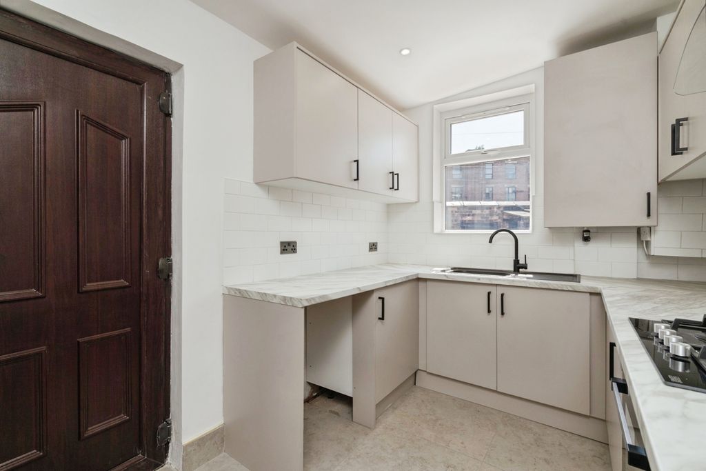 Property photo 3 of 20 Pbox-Img.Jpg