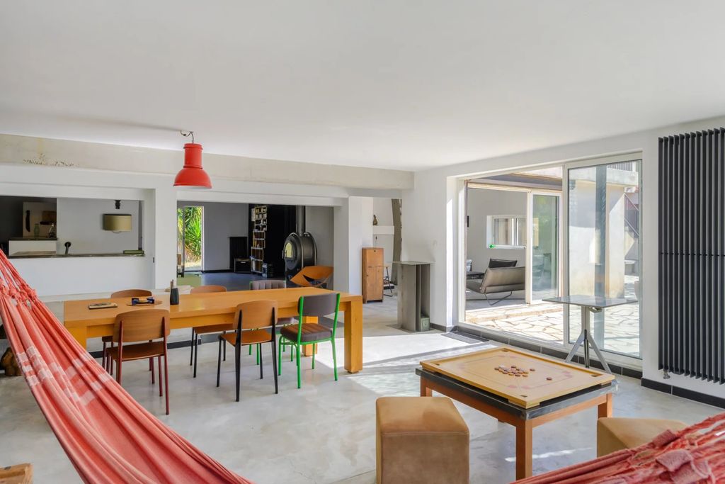 Property photo 2 of 28