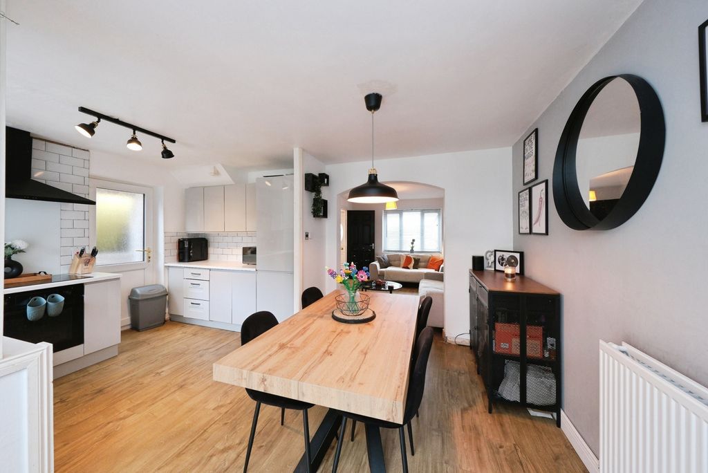 Property photo 3 of 25 Pbox-Img.Jpg