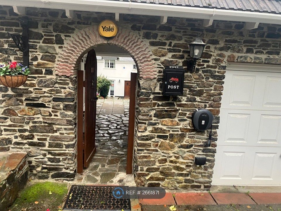 Property photo 2 of 33