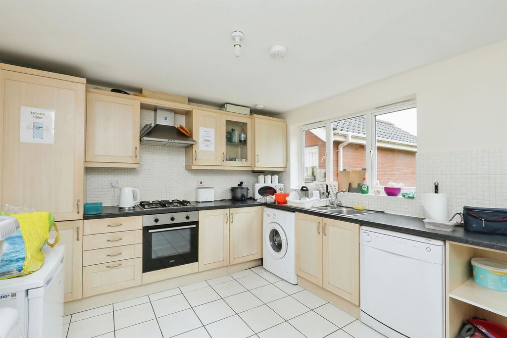 Property photo 2 of 17