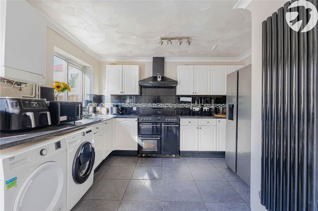 Property photo 3 of 29 Picture No. 17