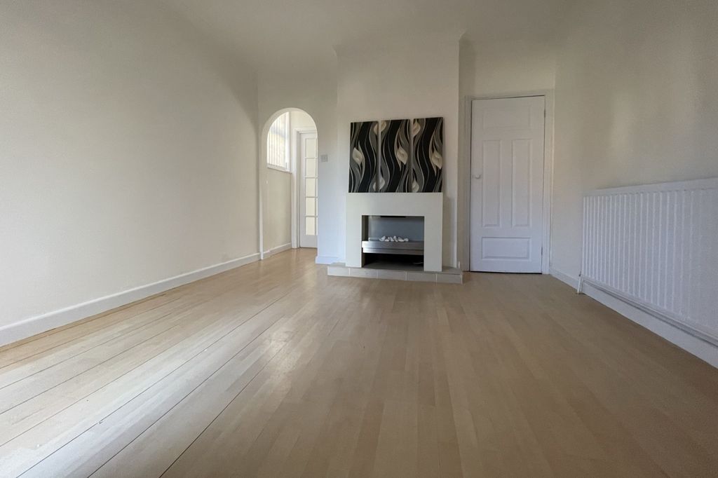 Property photo 3 of 10 Gallery