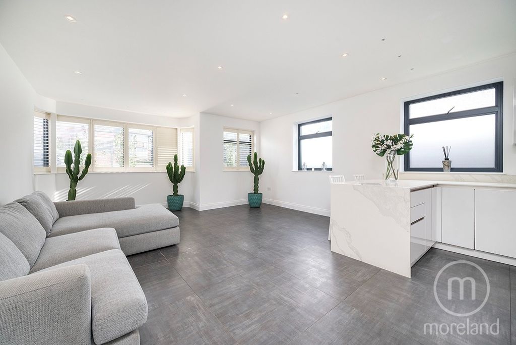 Property photo 1 of 11 3959022