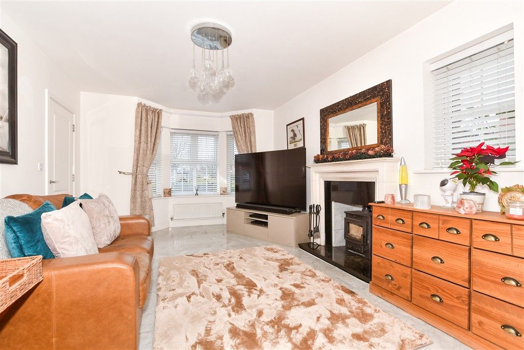 Property photo 2 of 22 Lounge