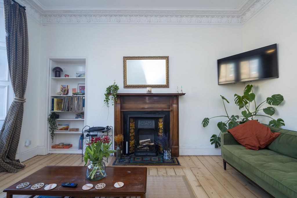 Property photo 2 of 20