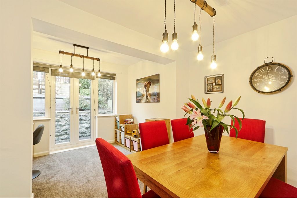 Property photo 2 of 23