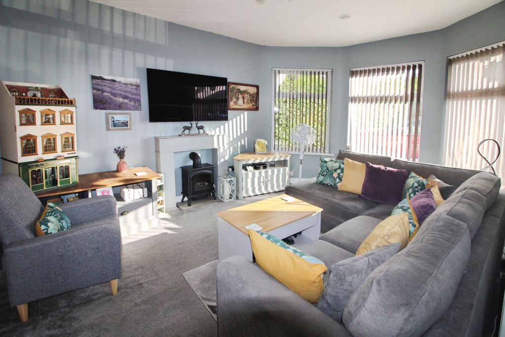 Property photo 3 of 21 Lounge..Jpg