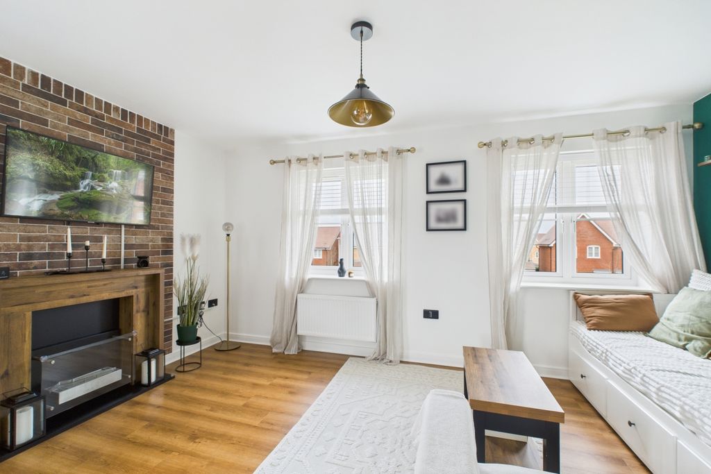 Property photo 2 of 9 Living Room