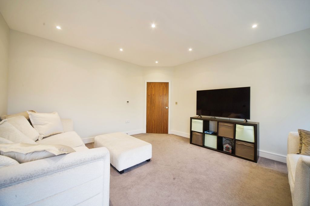 Property photo 3 of 17 Photography
