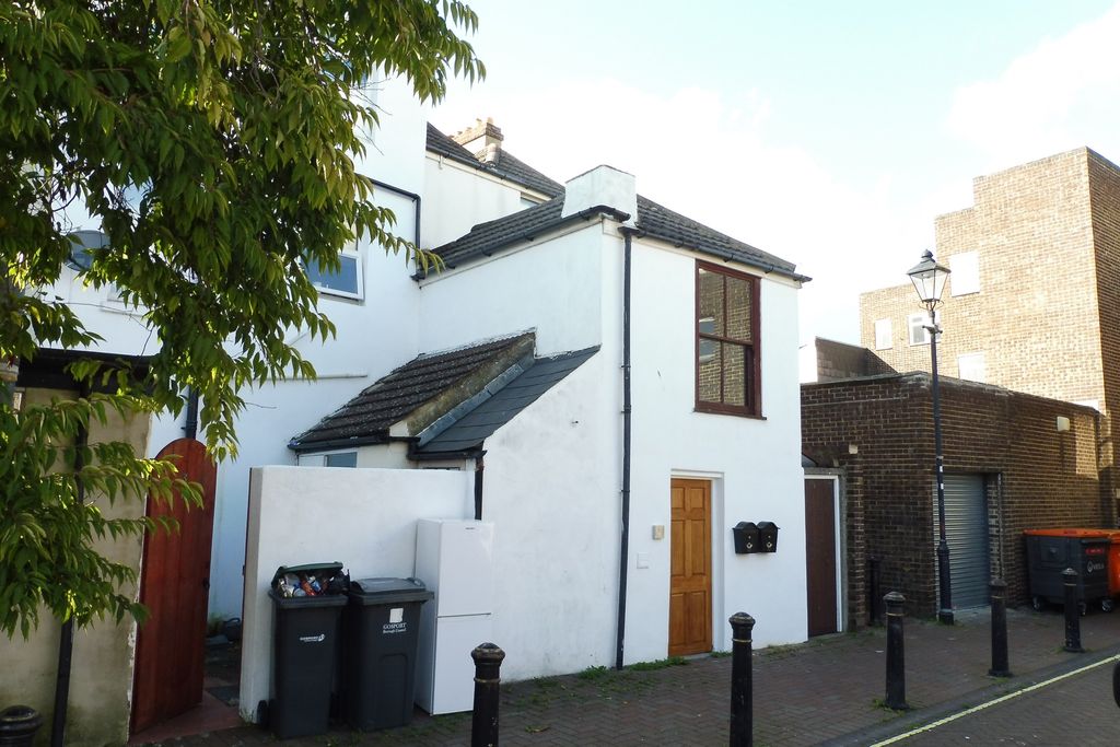 Property photo 1 of 11
