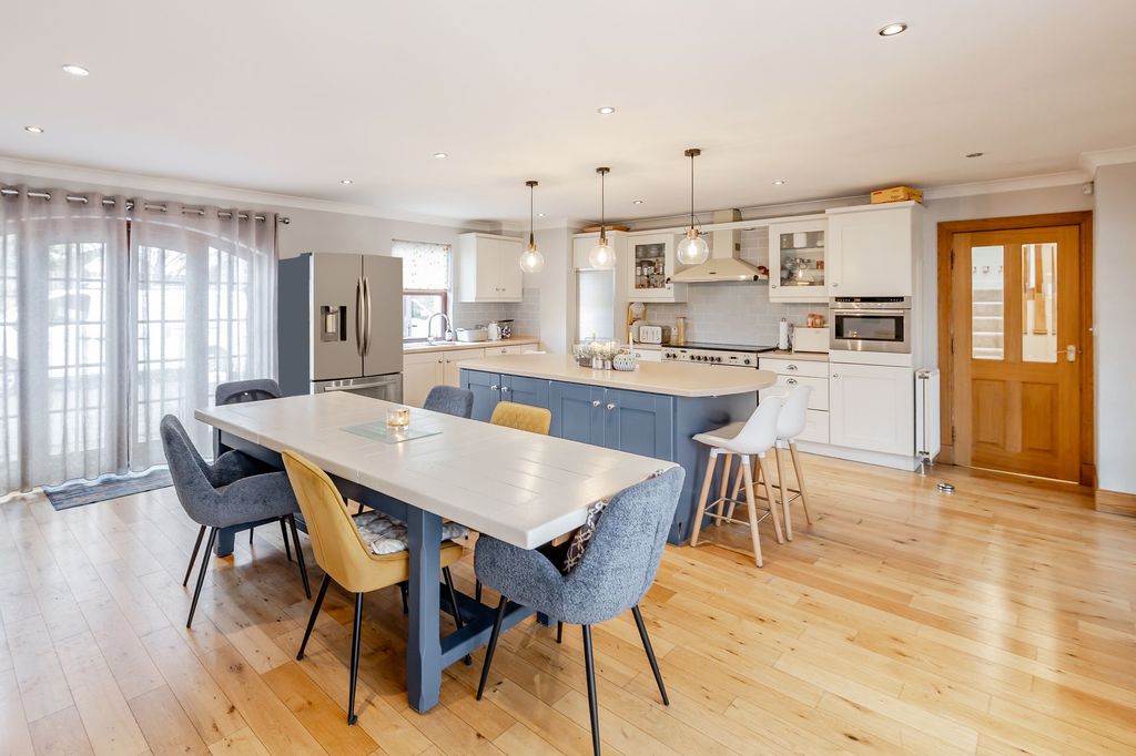 Property photo 3 of 39 Kitchen/Diner