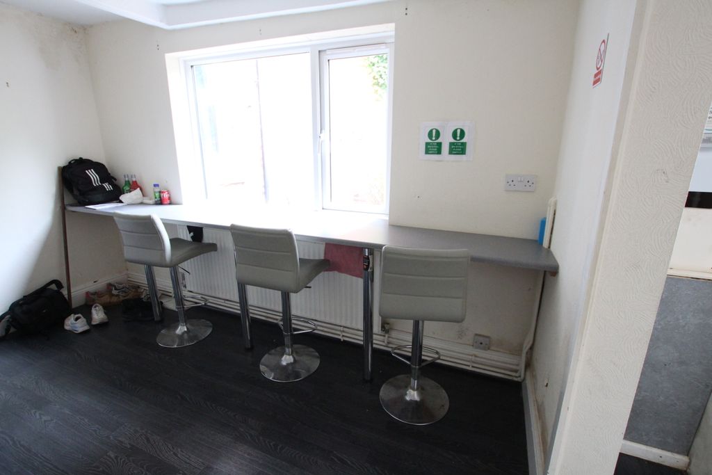 Property photo 3 of 17 Img_7318