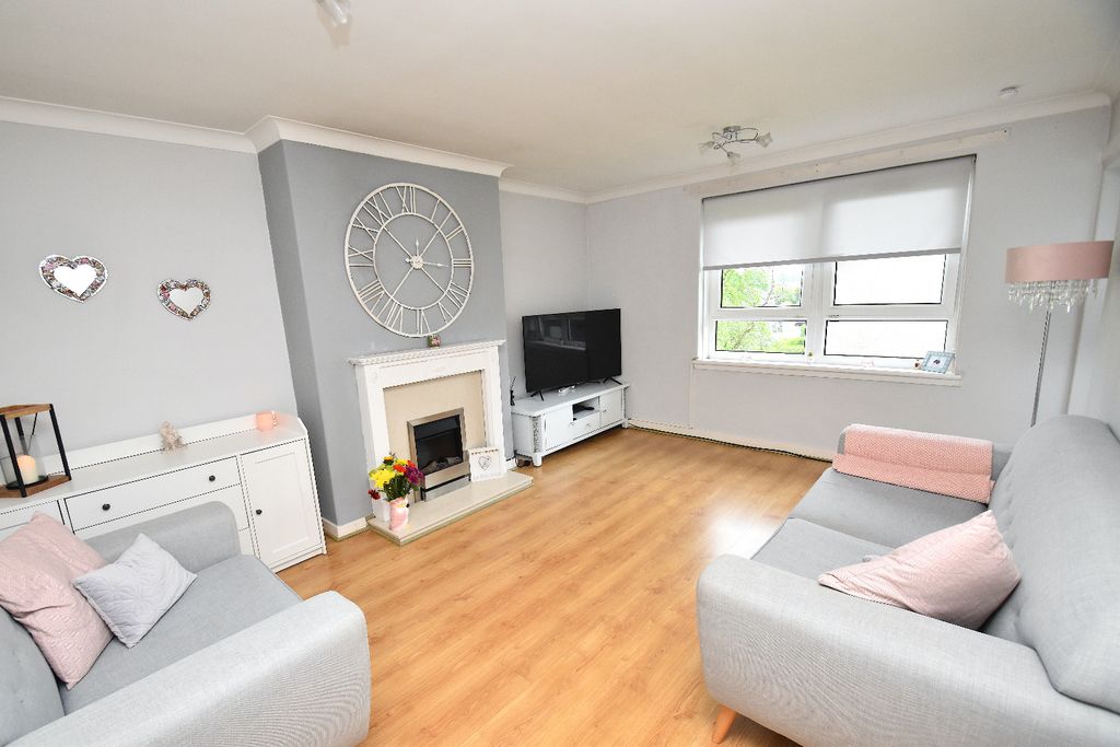 Property photo 2 of 19 5165471