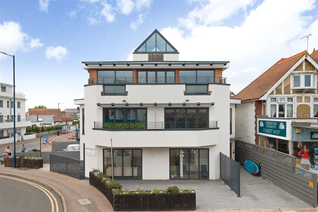 Property photo 1 of 18 Circus House, Tankerton, Whitstable