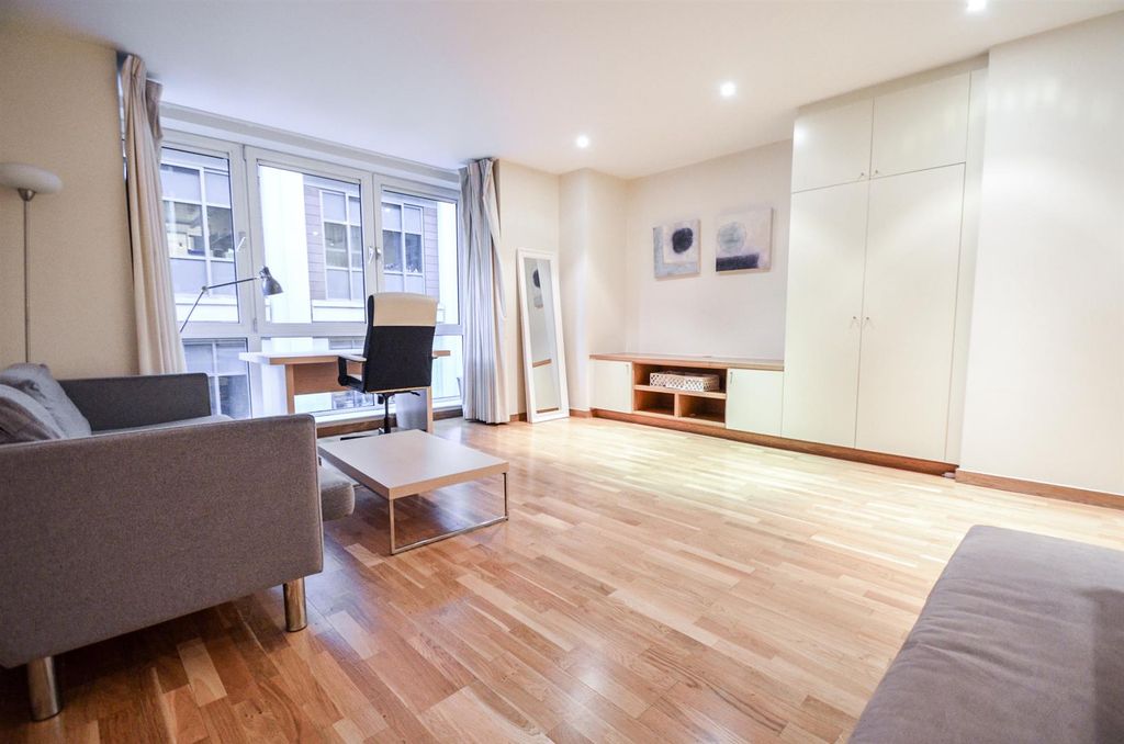 Property photo 1 of 11 Hosier Lane