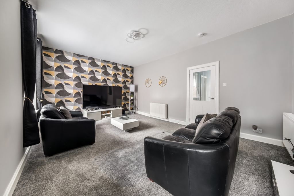 Property photo 3 of 36