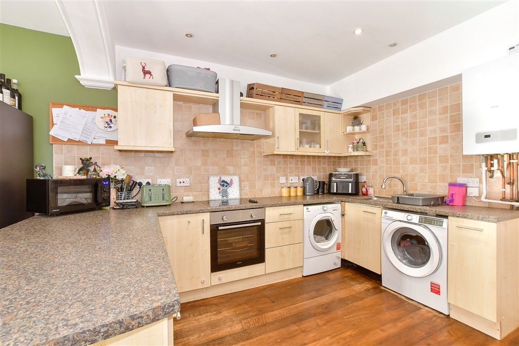 Property photo 1 of 10 Kitchen