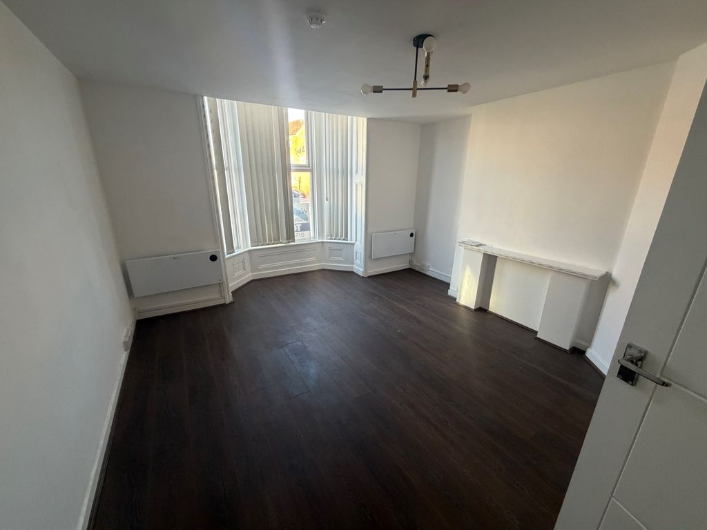 Property photo 3 of 7 Living Room