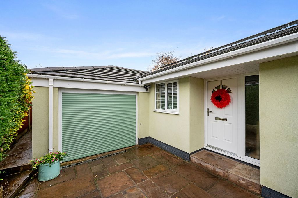 Property photo 2 of 33