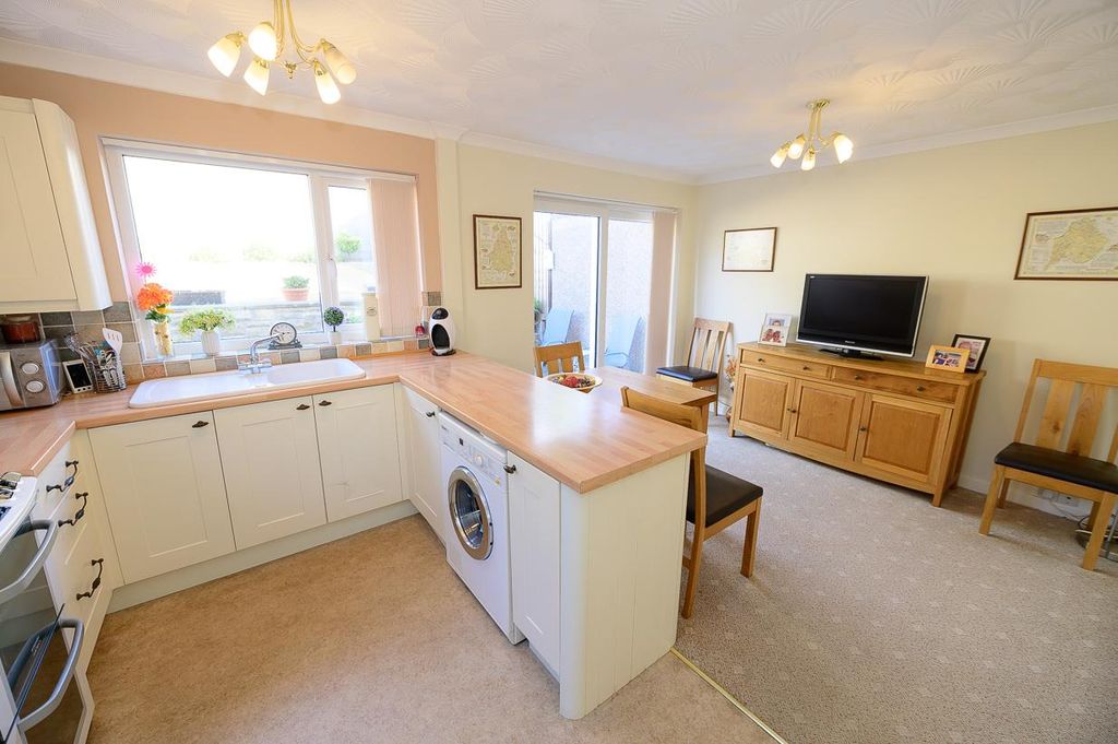 Property photo 3 of 18 Kitchen-Diner.Jpg