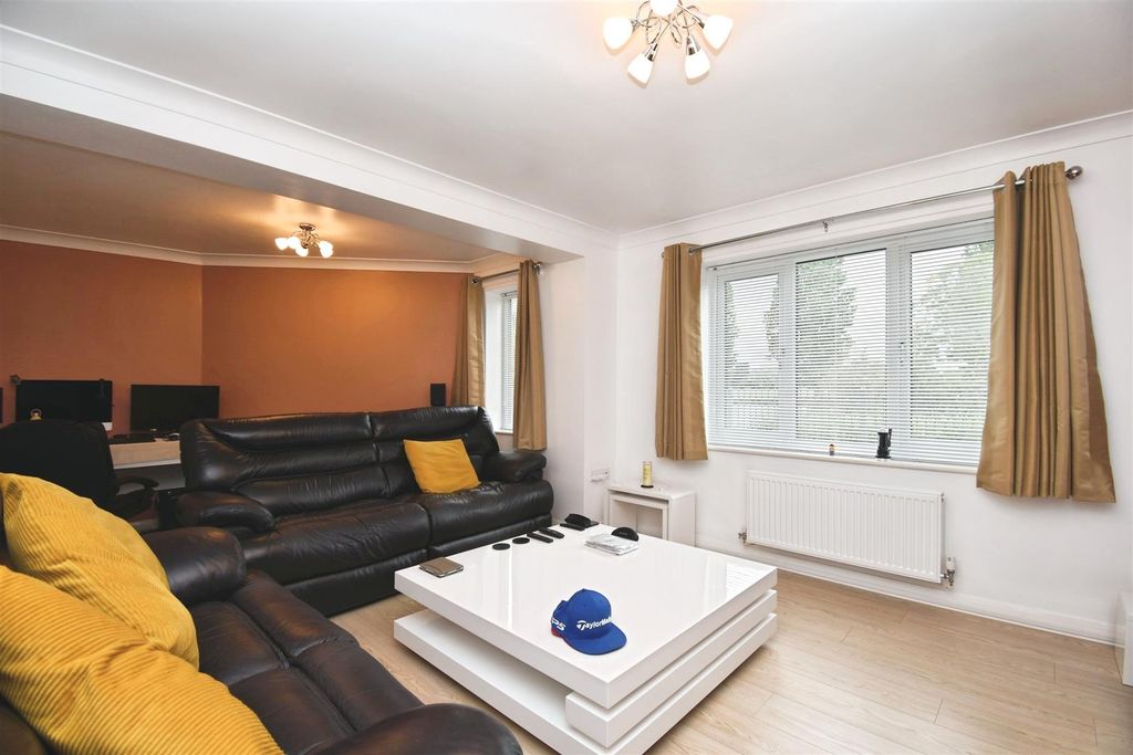Property photo 2 of 14 Lounge
