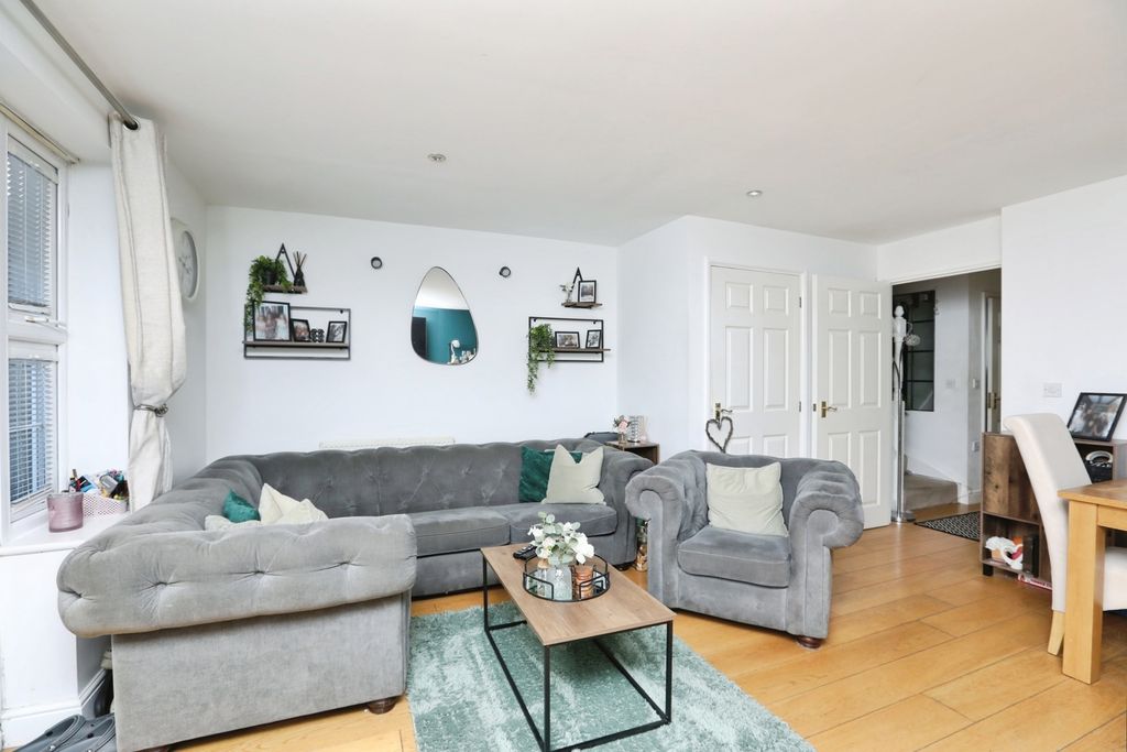 Property photo 2 of 20 Pbox-Img.Jpg