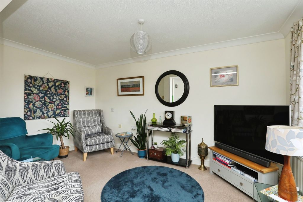 Property photo 3 of 17