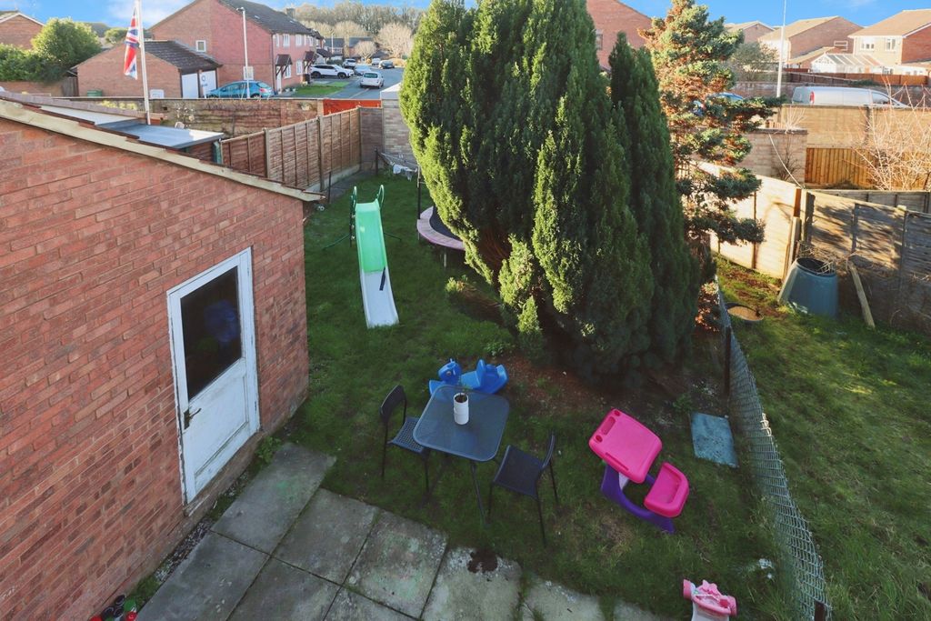 Property photo 2 of 16 Garden