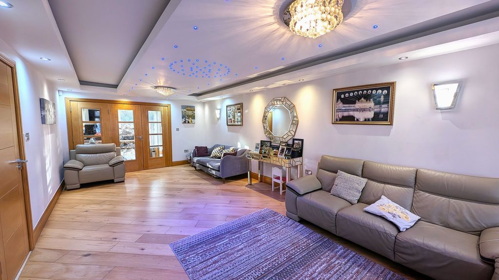 Property photo 3 of 18