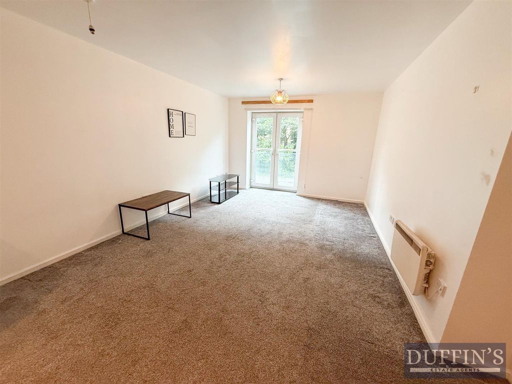 Property photo 2 of 7 Lounge