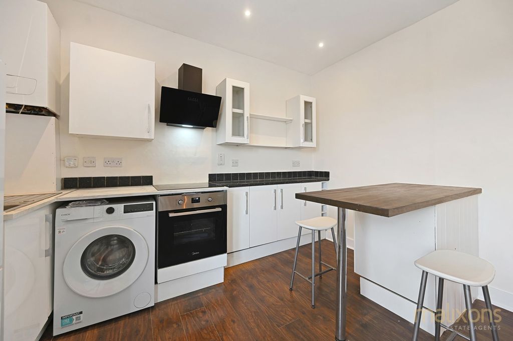 Property photo 3 of 6