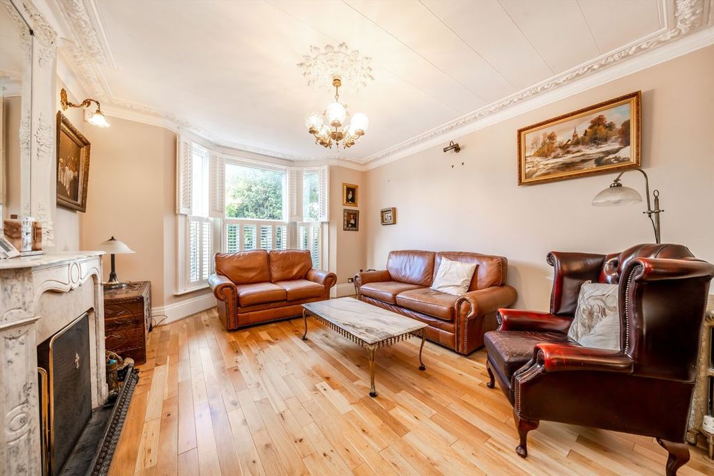 Property photo 2 of 8