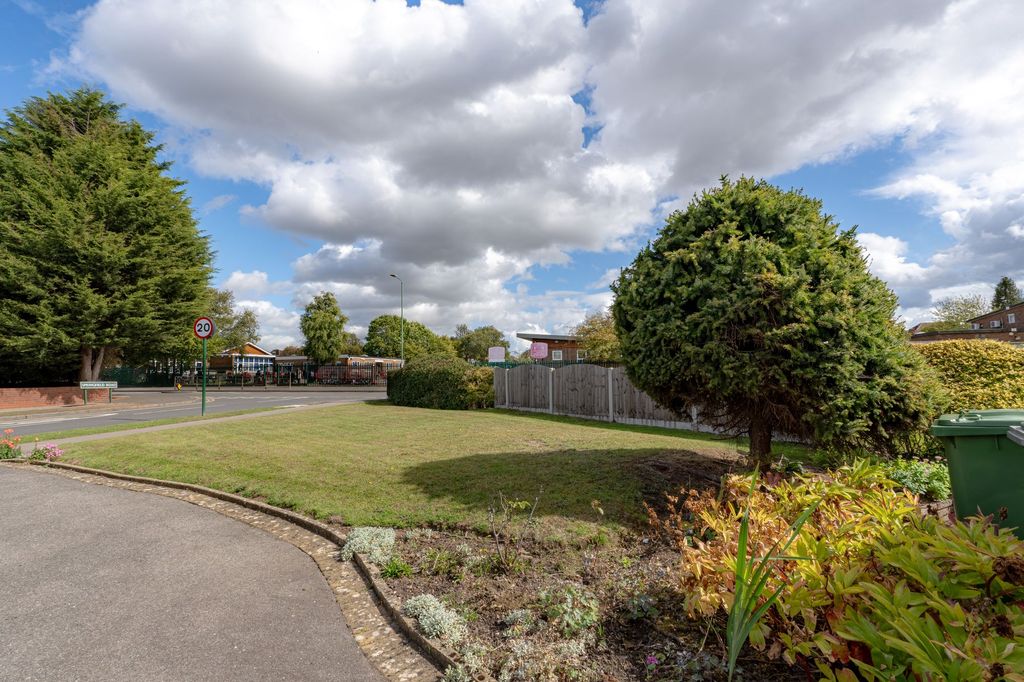 Property photo 3 of 33