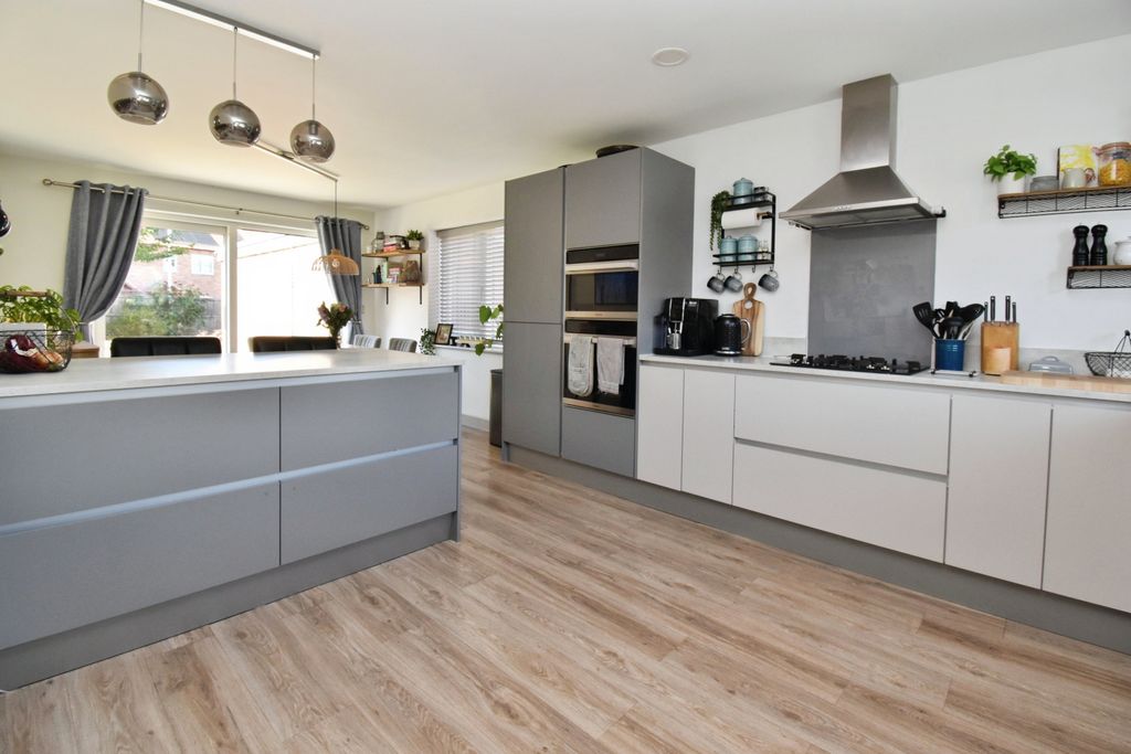 Property photo 2 of 18 Kitchen Diner