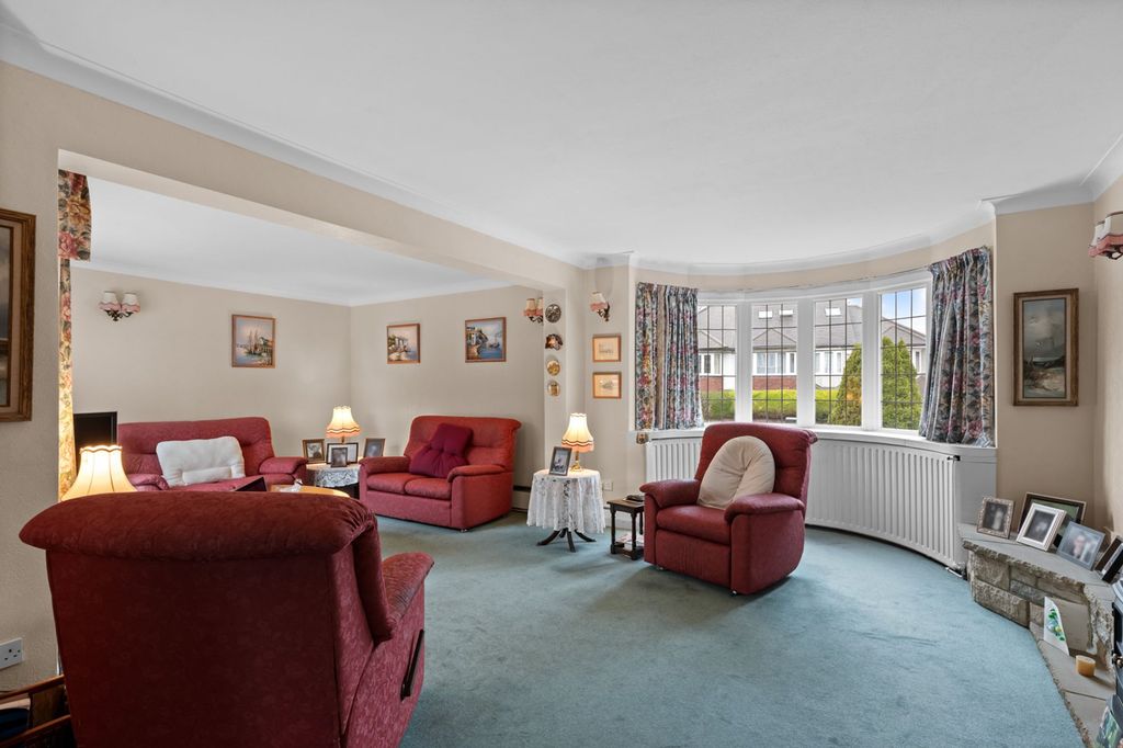 Property photo 2 of 31 Lounge