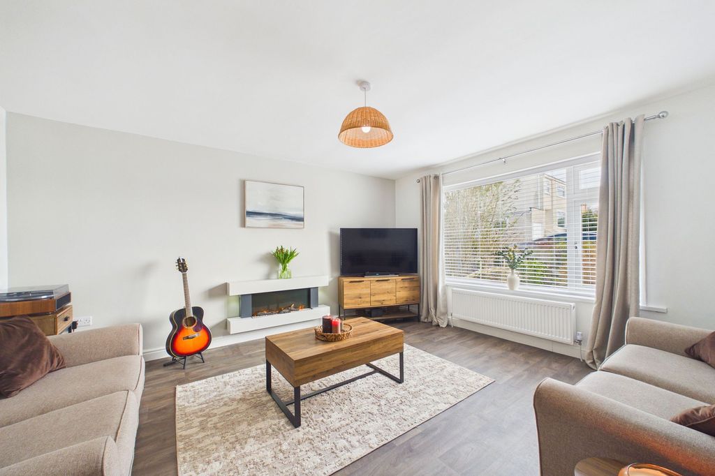 Property photo 3 of 34