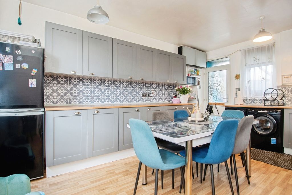 Property photo 3 of 14 Pbox-Img.Jpg