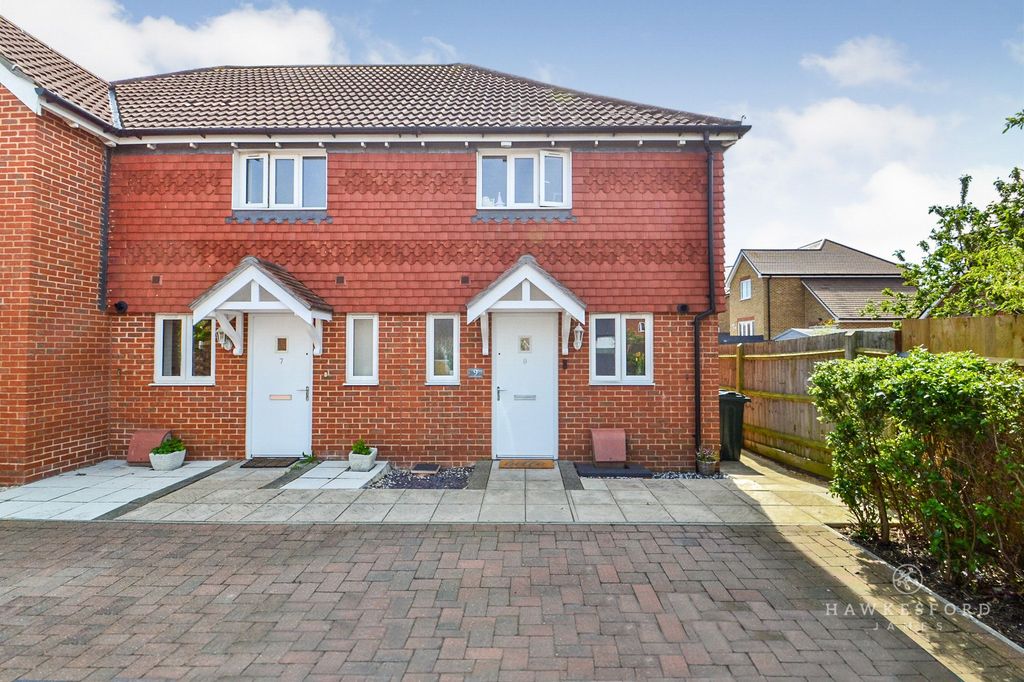 Property photo 1 of 12 Purple Emperor Grove, Iwade - Front