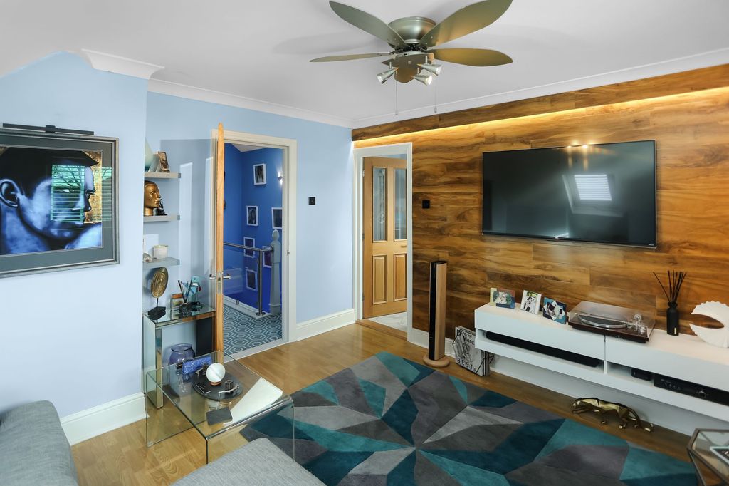 Property photo 3 of 20