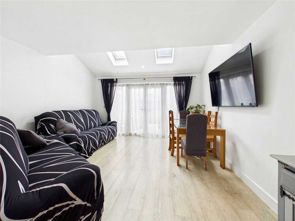 Property photo 2 of 18 Picture No. 16