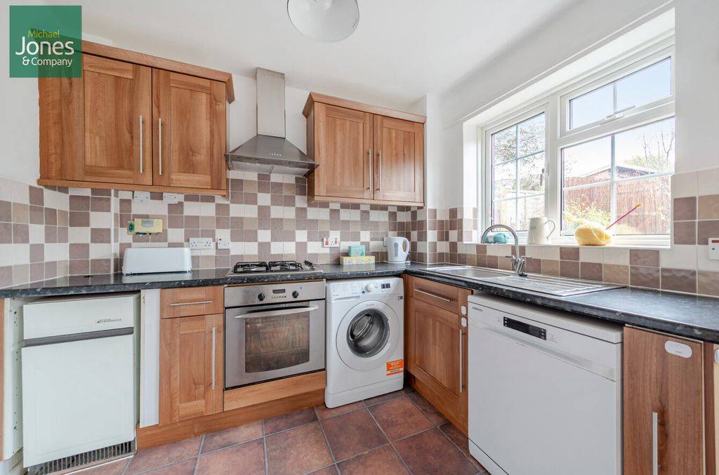 Property photo 2 of 11 Kitchen
