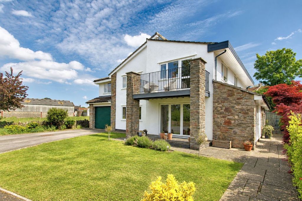 Property photo 1 of 18