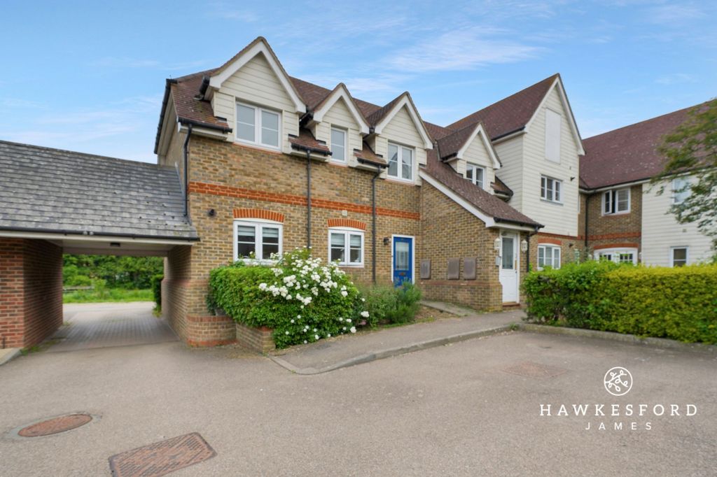 Property photo 1 of 10 Wigeon Road, Iwade - Front