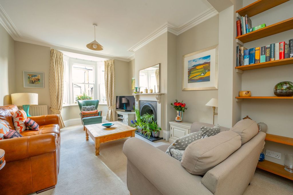 Property photo 2 of 13