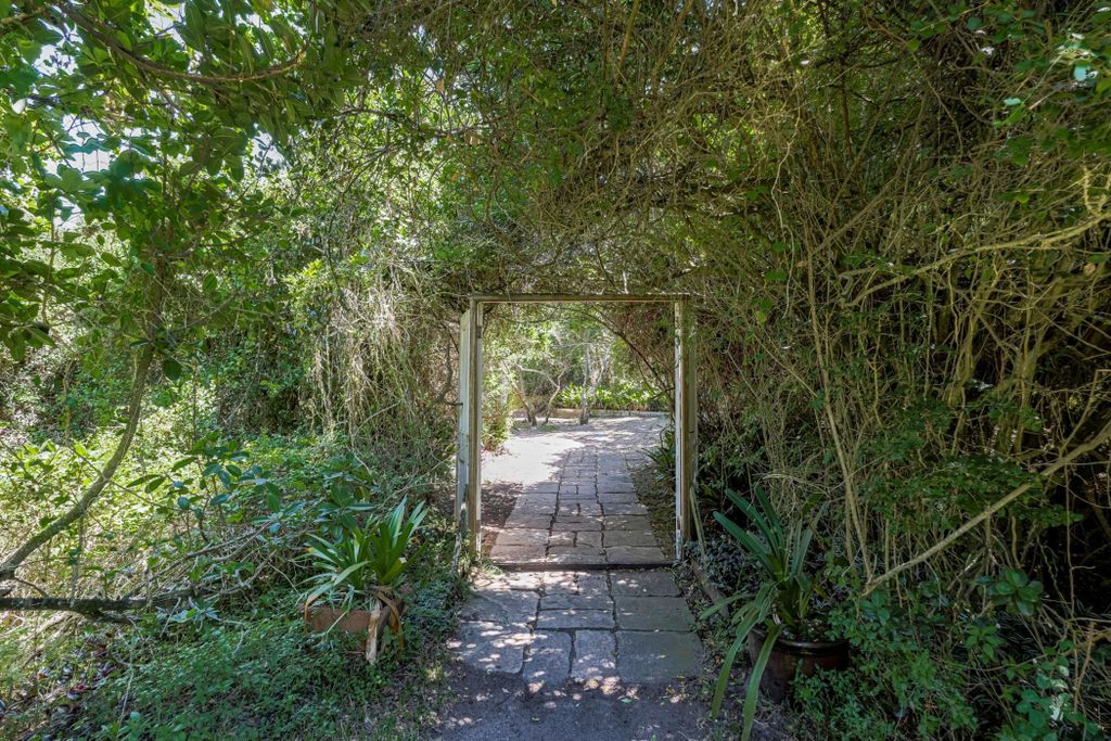 Property photo 2 of 14 1Plz1605176