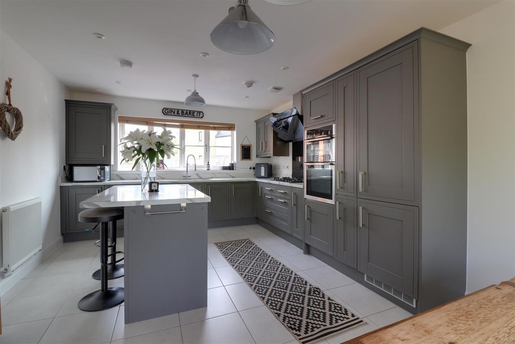 Property photo 3 of 21