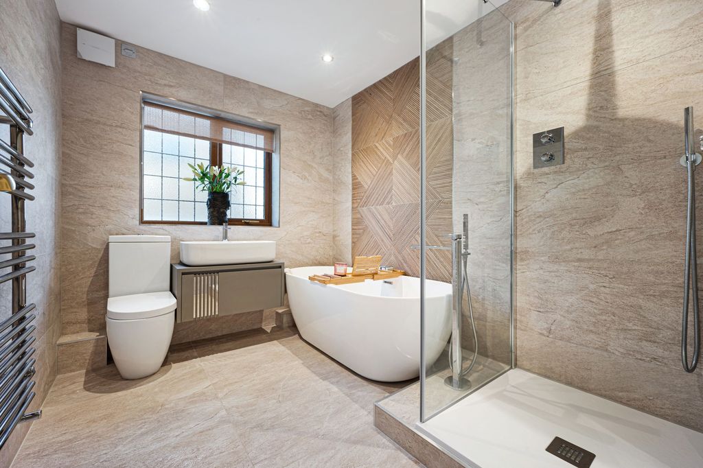 Property photo 3 of 40